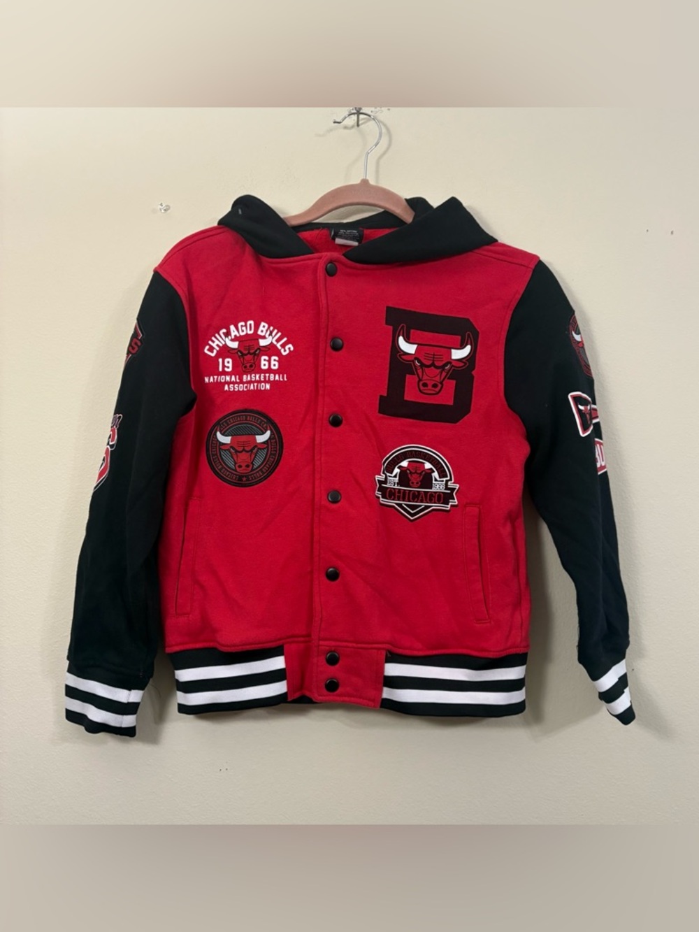 NBA Chicago Bulls Team bomber Jacket boys 10-12 red athletic streetwear retro